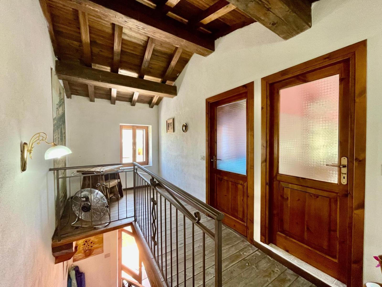 Torpè Nel Cortile Della Casa Di Carta, Due Singole Unita 빌라 외부 사진