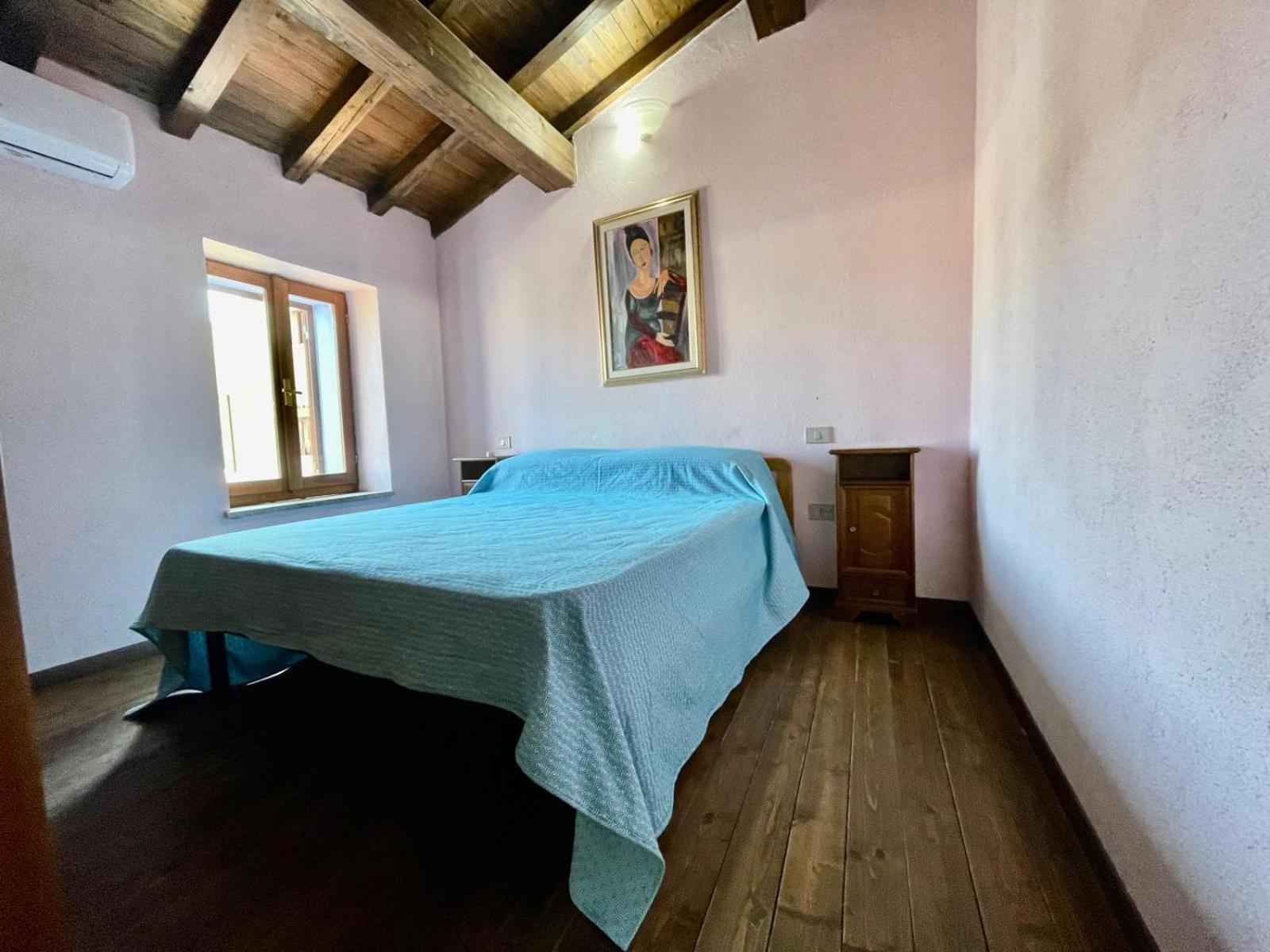 Torpè Nel Cortile Della Casa Di Carta, Due Singole Unita 빌라 외부 사진
