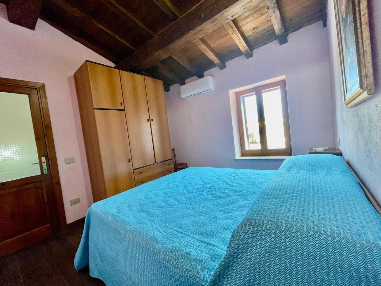 Torpè Nel Cortile Della Casa Di Carta, Due Singole Unita 빌라 외부 사진